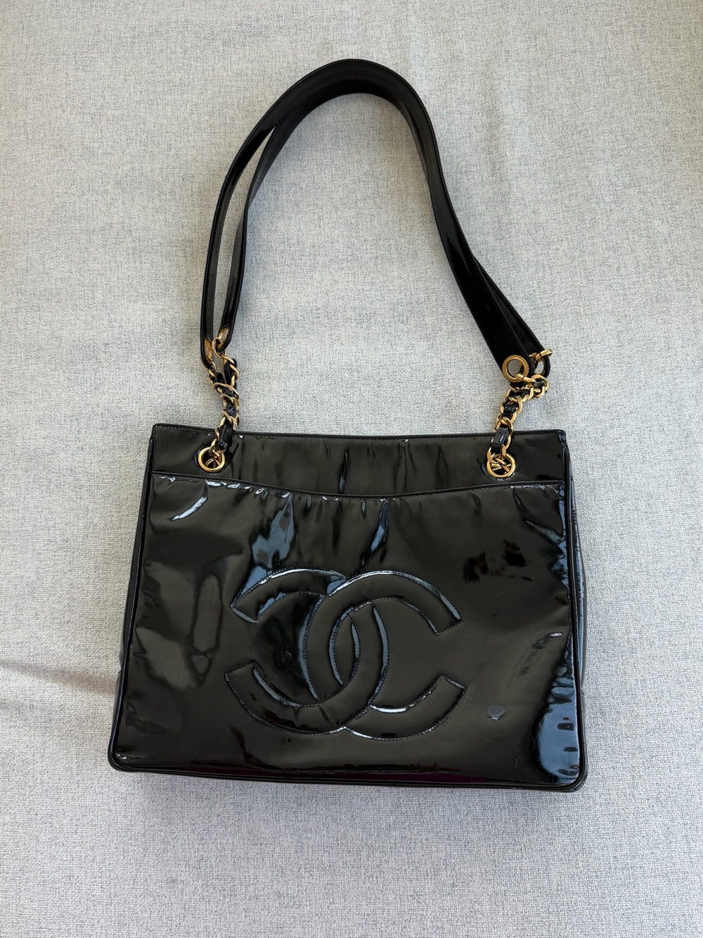 CHANEL Black Patent Leather Quilted CC Shoulder Tote with Gold Chain